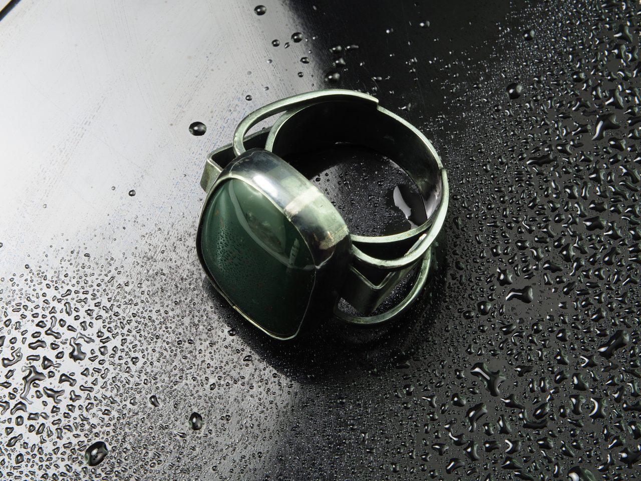 Inel Barbatesc Argint 925 lucrat manual cu piatra semipretioasa Bloodstone verde inchis,design modern, inel barbatesc