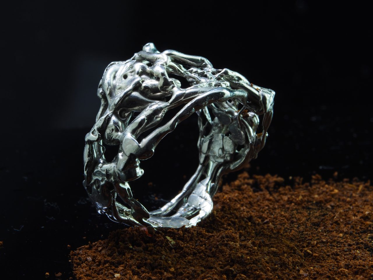 Inel Argint Barbati Molten Lava, unicat, sculptat manual in ceara si turnat in argint 925.