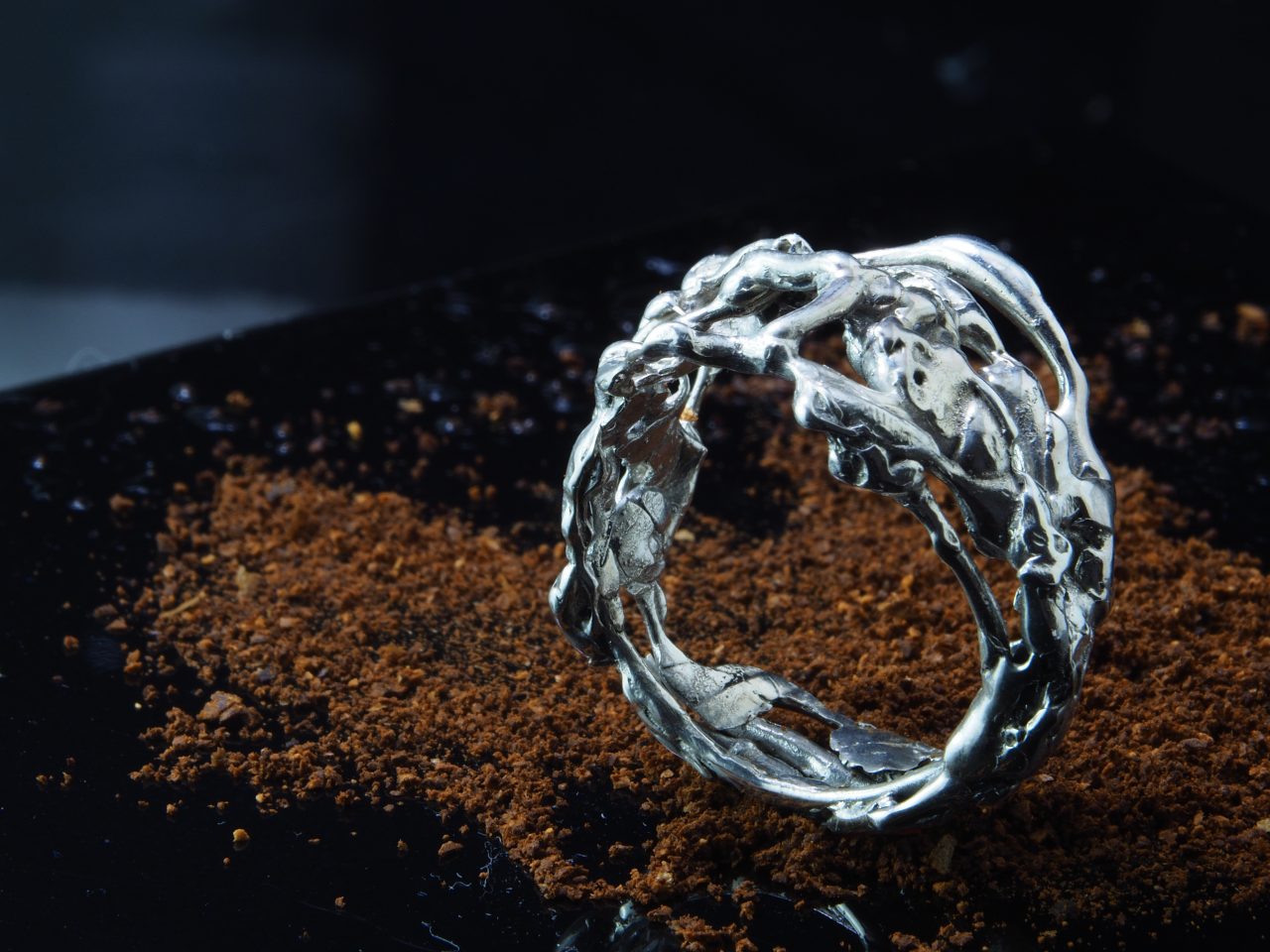 Inel Argint Barbati Molten Lava, unicat, sculptat manual in ceara si turnat in argint 925.