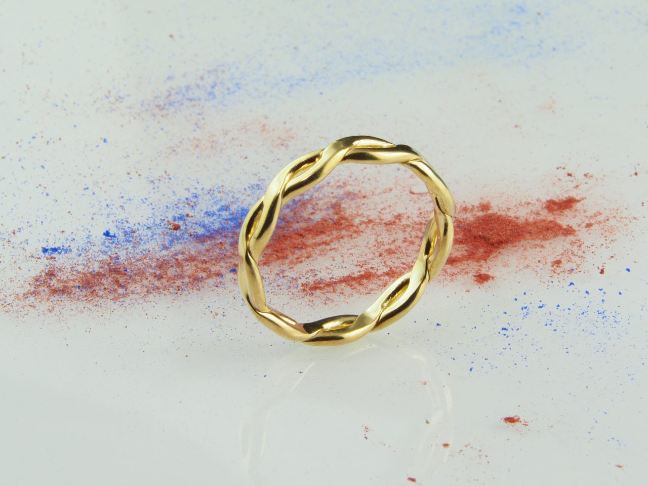 Inel aur dama, unicat, realizat integral manual din aur galben 18k. Inel impletit din aur, design simplu si elegant.
