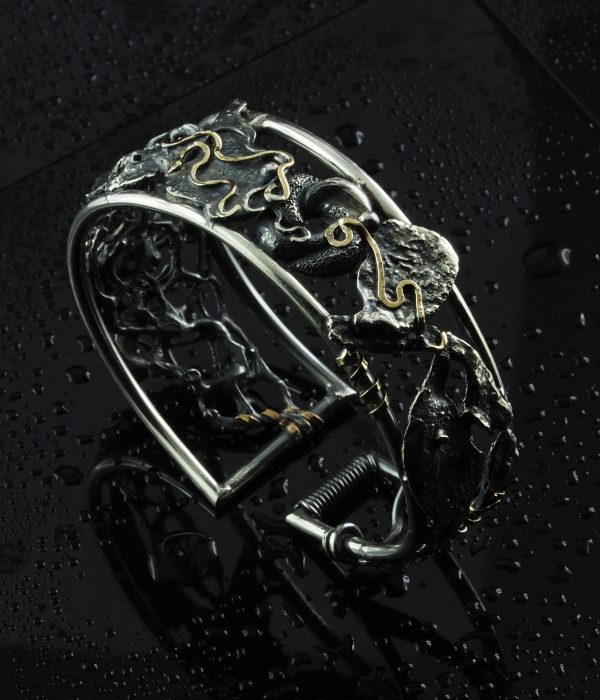 bratara dark side of the moon